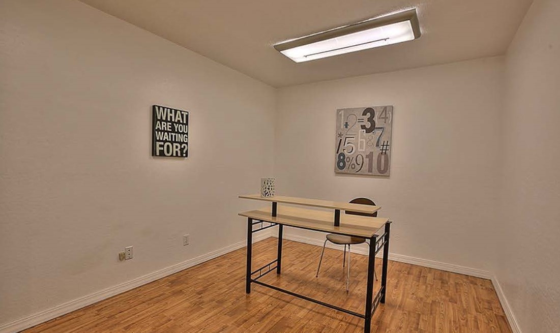231 Sierra Dr SE - Suite 7*